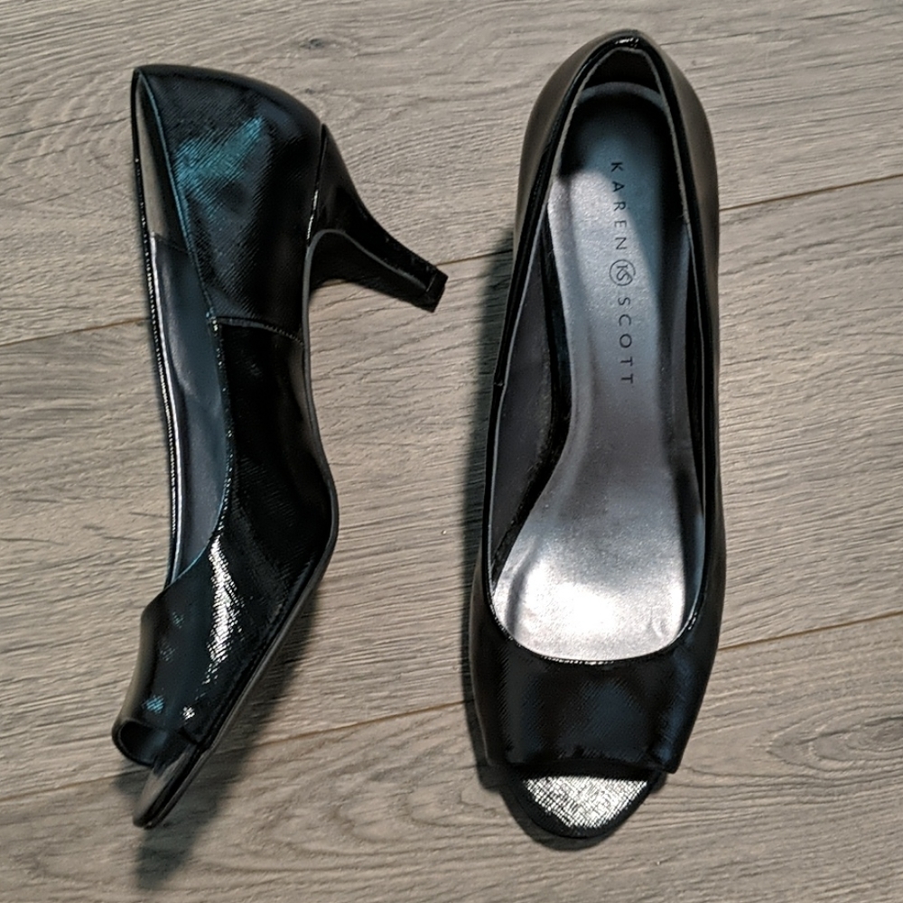 NWOT peep toe heels